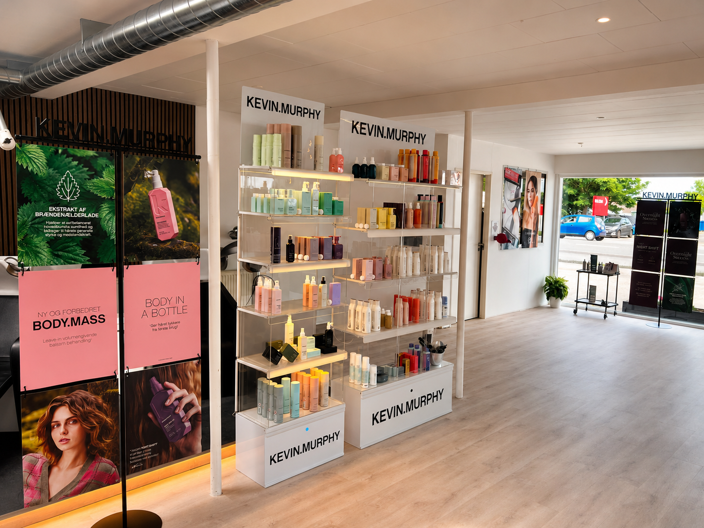 Produktvæg med Kevin Murphy produkter hos Salon Nordisk